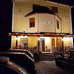 Joan 招待所 3*
